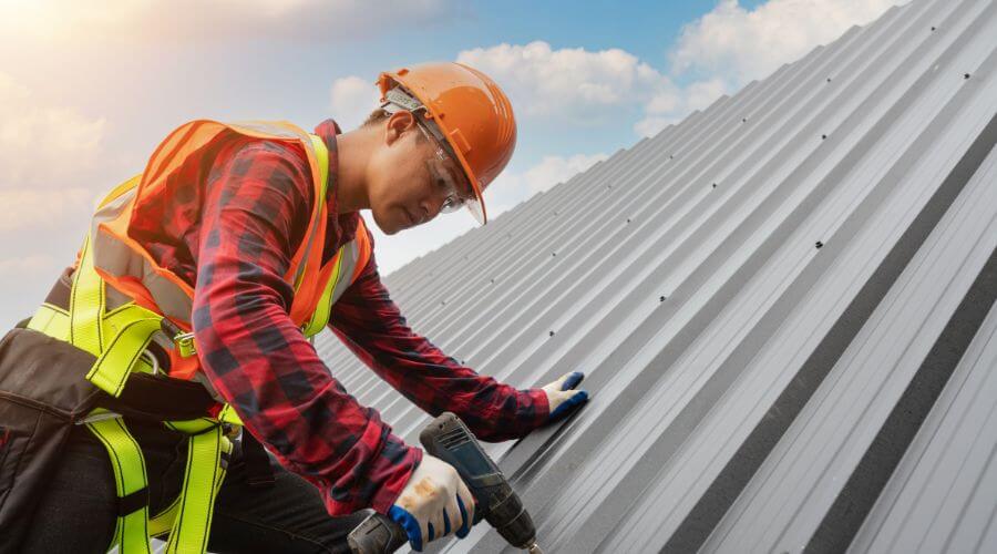 Professional gutter cleaning in Byhalia, MS
